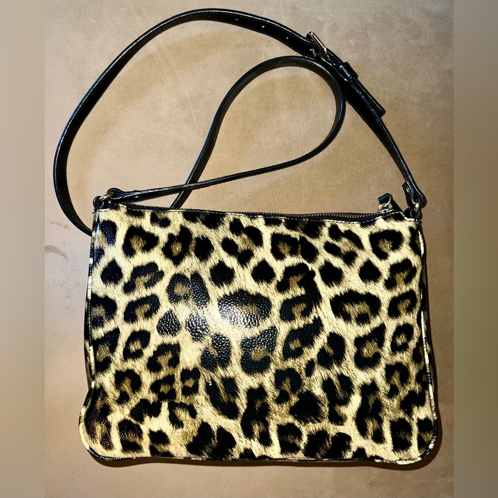 Kate Spade β οΈ New York Patent Leather Leopard Print Crossbody Bag πππ€π€π©Άπ€β¨ - Picture 3 of 9